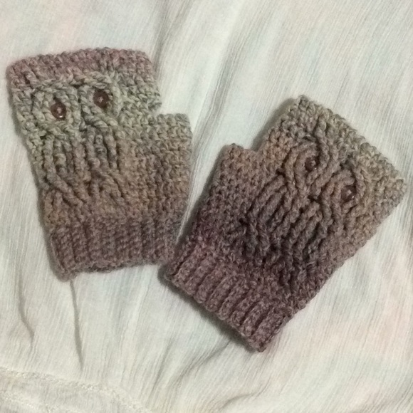 Cute women’s owl fingerless gloves handmade! - Picture 2 of 3